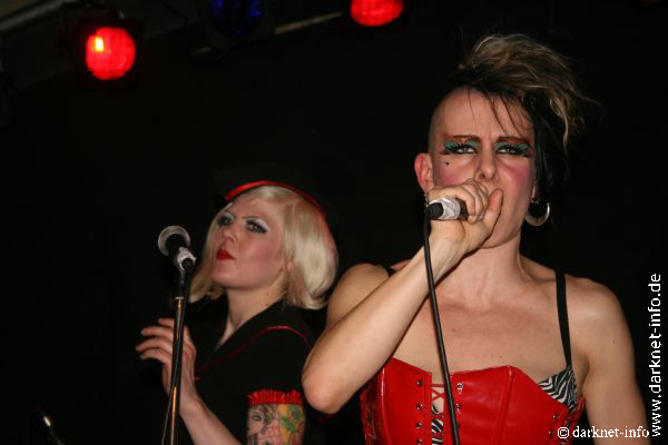 Kamikaze_Queens-00080