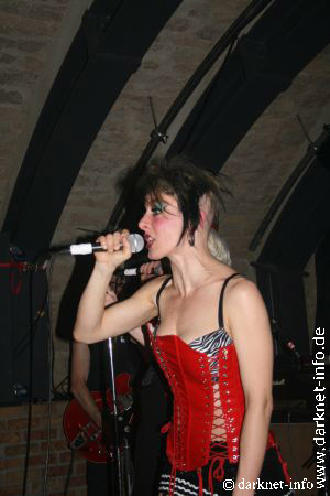 Kamikaze_Queens-00110